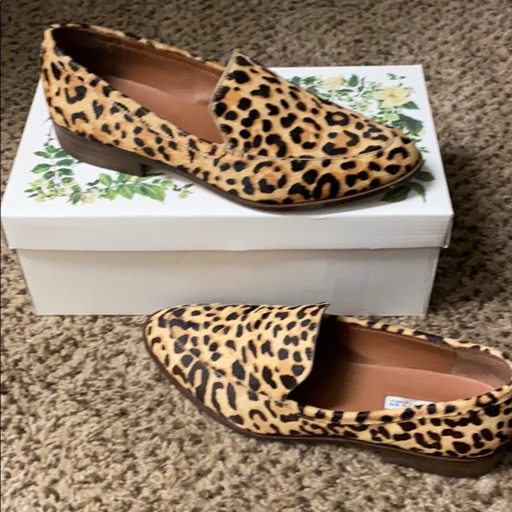 Chelsea & Violet leopard flats
